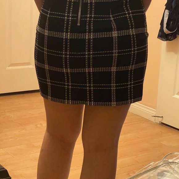 Mini skirt - Picture 3 of 3